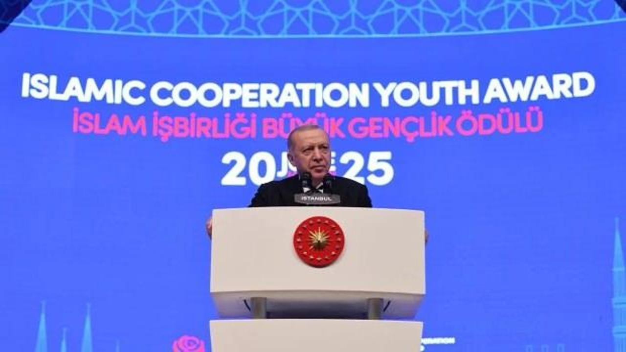 İslam İşbirliği Gençlik Forumu’ndan Cumhurbaşkanı Erdoğan’a Ödül