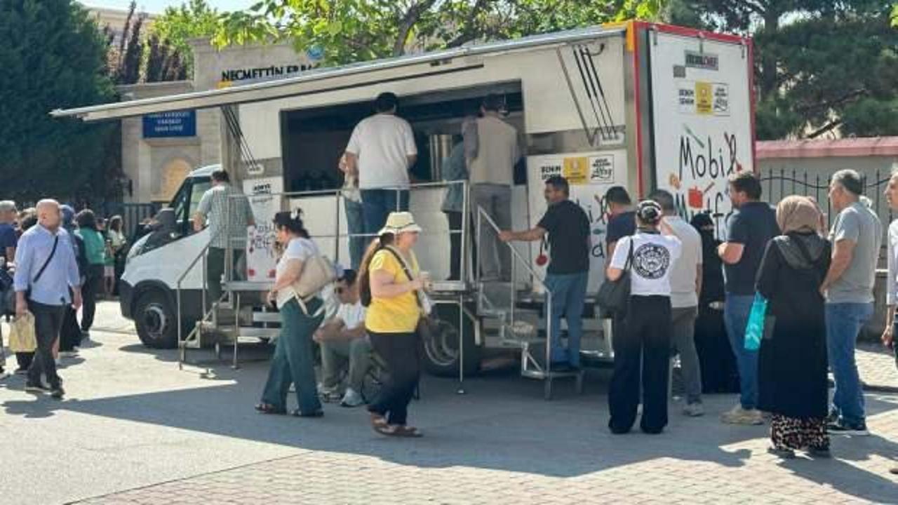 Konya Büyükşehir Belediyesi'nden YKS'ye girecek öğrencilerin ailelerine ikram!