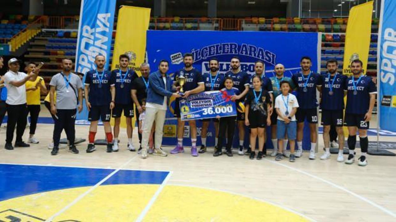 Konya Büyükşehir'in ilçeler arası voleybol turnuvasında şampiyon Hüyük