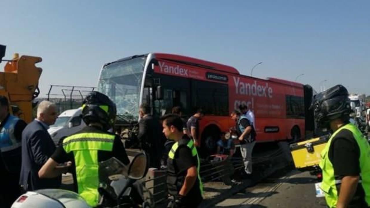 Son Dakika... Haliç Köprüsü'nde metrobüs kazası: Trafik durma noktasına geldi!