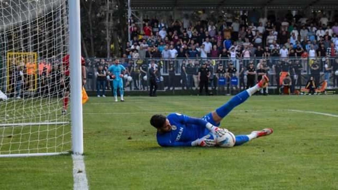 Süper Lig devine 2004'lü milli kaleci!