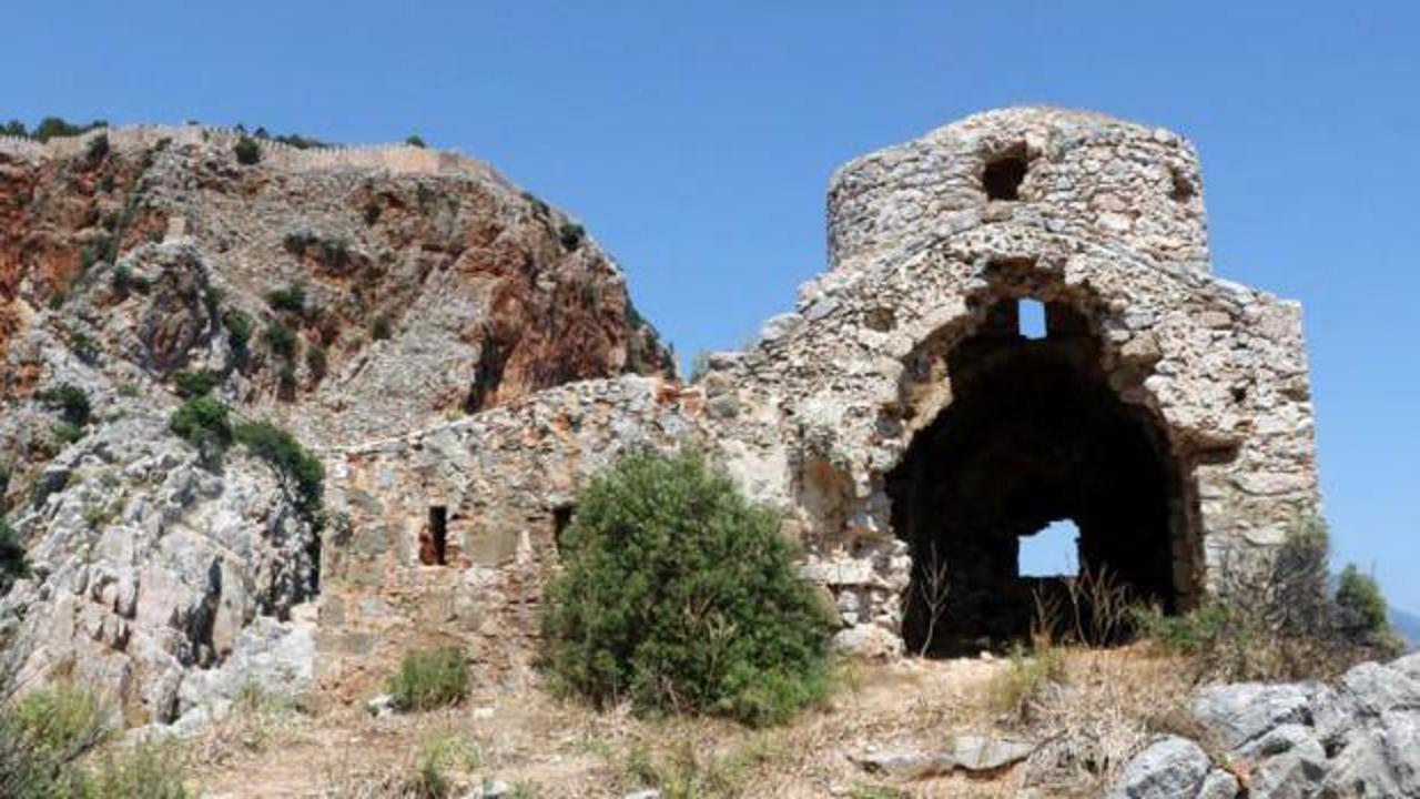 Tarihi kilisede skandal g&ouml;r&uuml;nt&uuml;ler