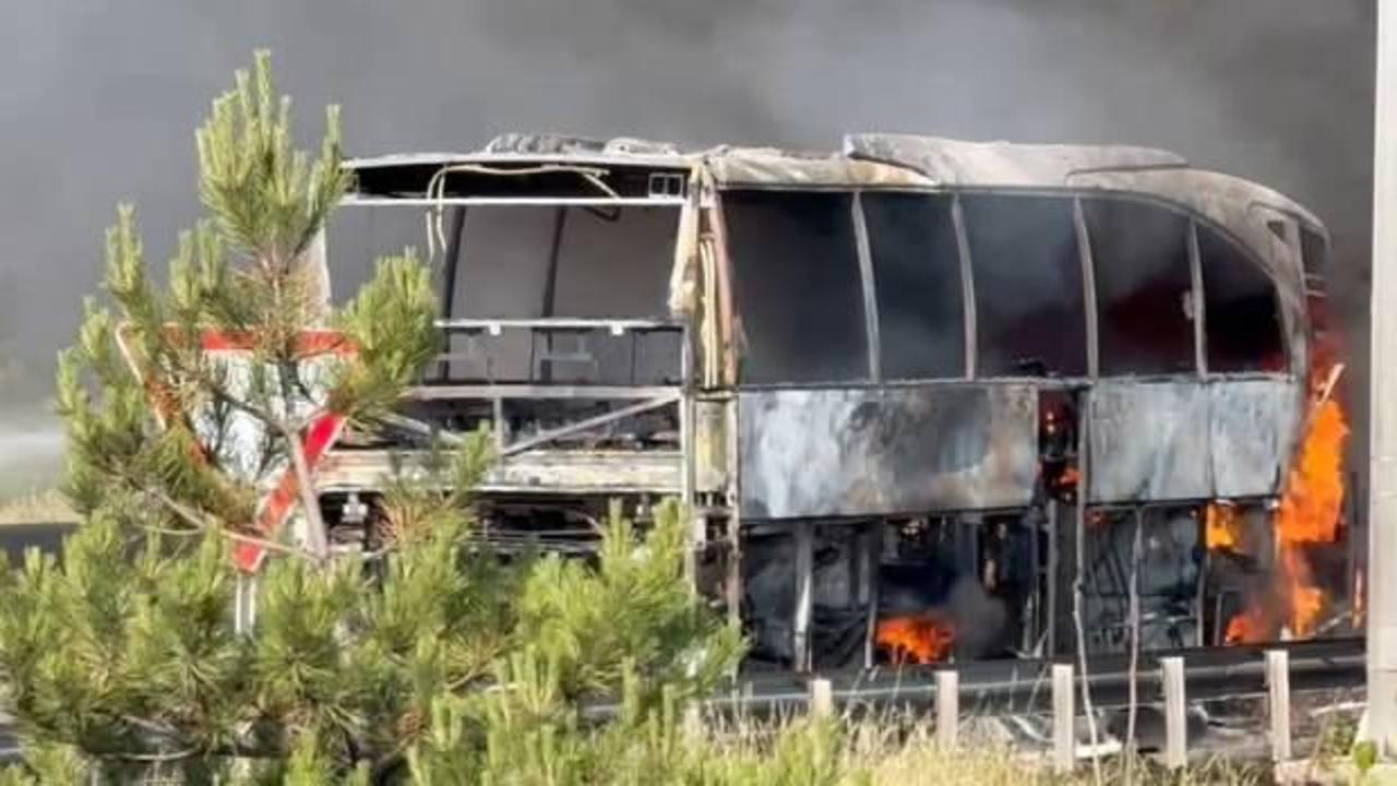 TEM’de korkunç yangın! Yolcu otobüsü küle döndü: Yol trafiğe kapandı