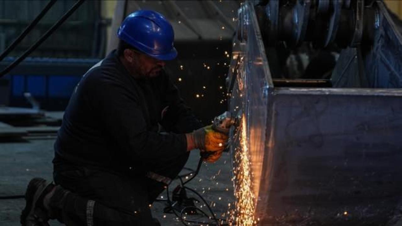 Ücretli çalışan sayısı nisanda yıllık bazda yüzde 2,4 artarak 15,7 milyon oldu