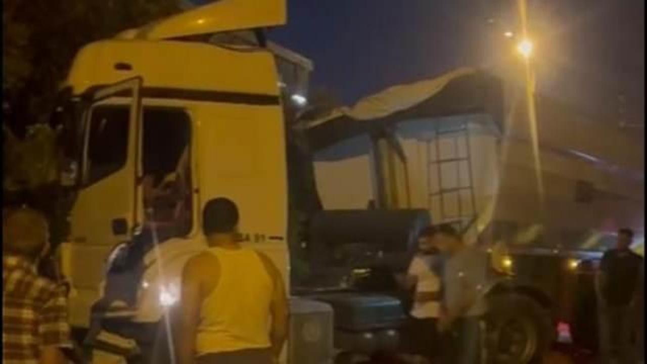 Uyuyan tır sürücüsü dehşet saçtı: İlk başta üst geçide, sonra ağaca ve 2 araca çarptı