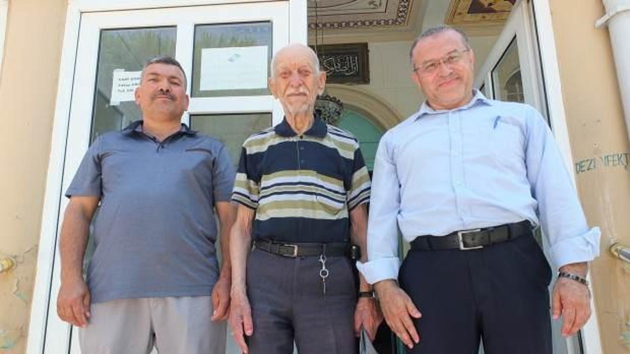 Bu işi 59 yıldır tek kuruş almadan yapıyor