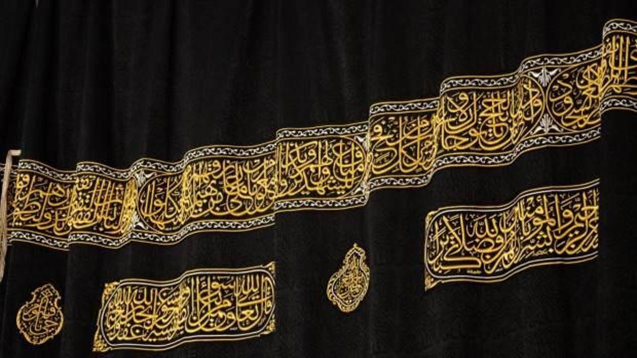 Kabe'nin örtüsü değiştirildi