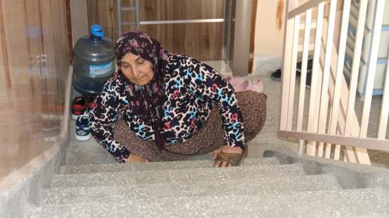 İmtihanı vicdanları sorgulattı: Her işini 63 yıldır sürünerek yapıyor