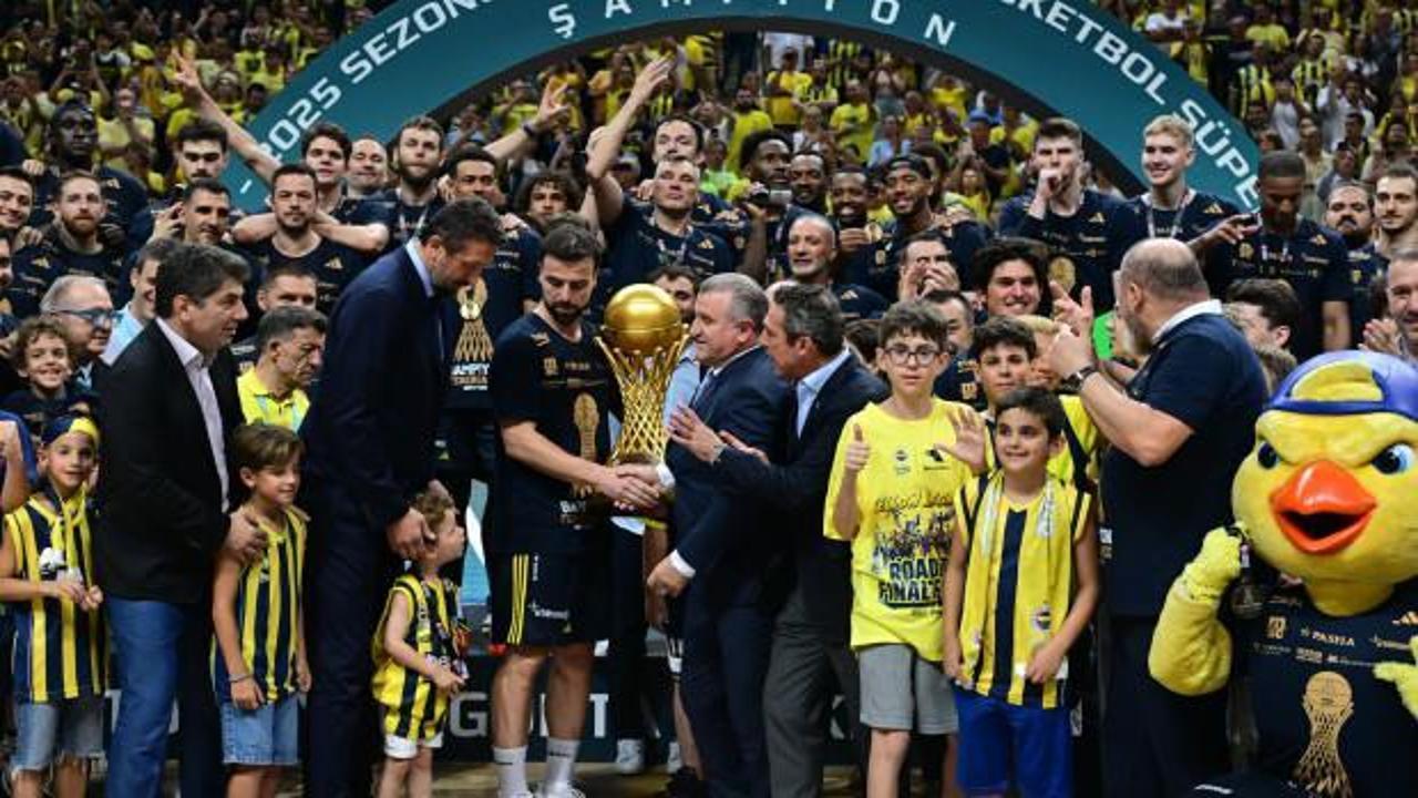 Bakan Bak'tan Fenerbahçe Beko'ya tebrik!