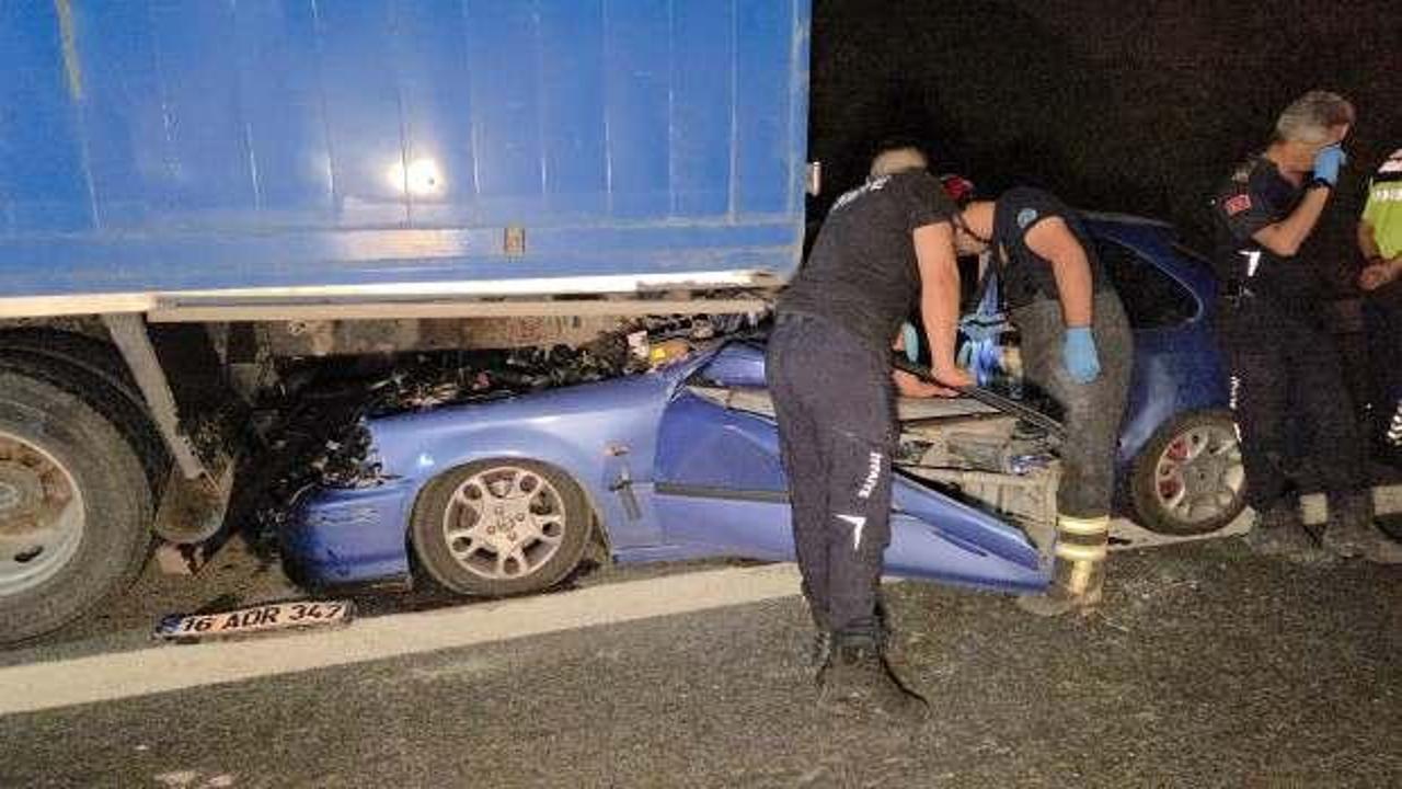 Bursa’da otomobil kamyona çarptı: 1 ölü, 1 ağır yaralı