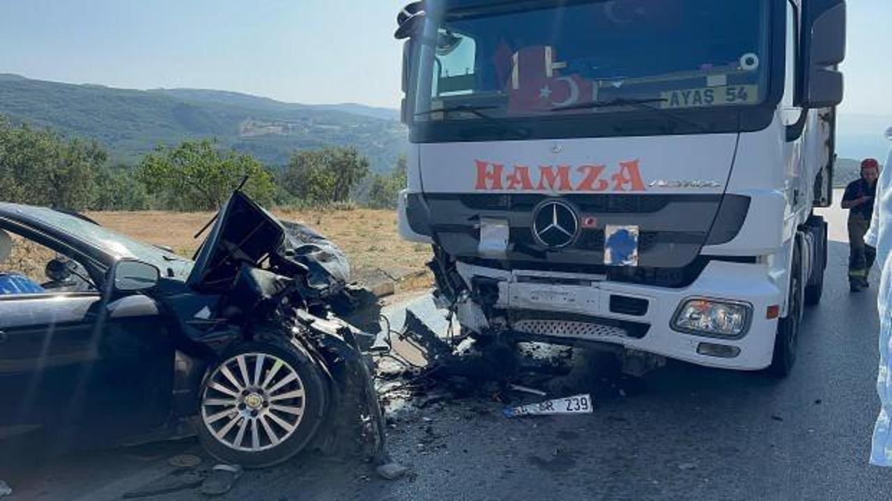 Bursa'da TIR ile otomobil çarpıştı; 1 ölü, 2 yaralı