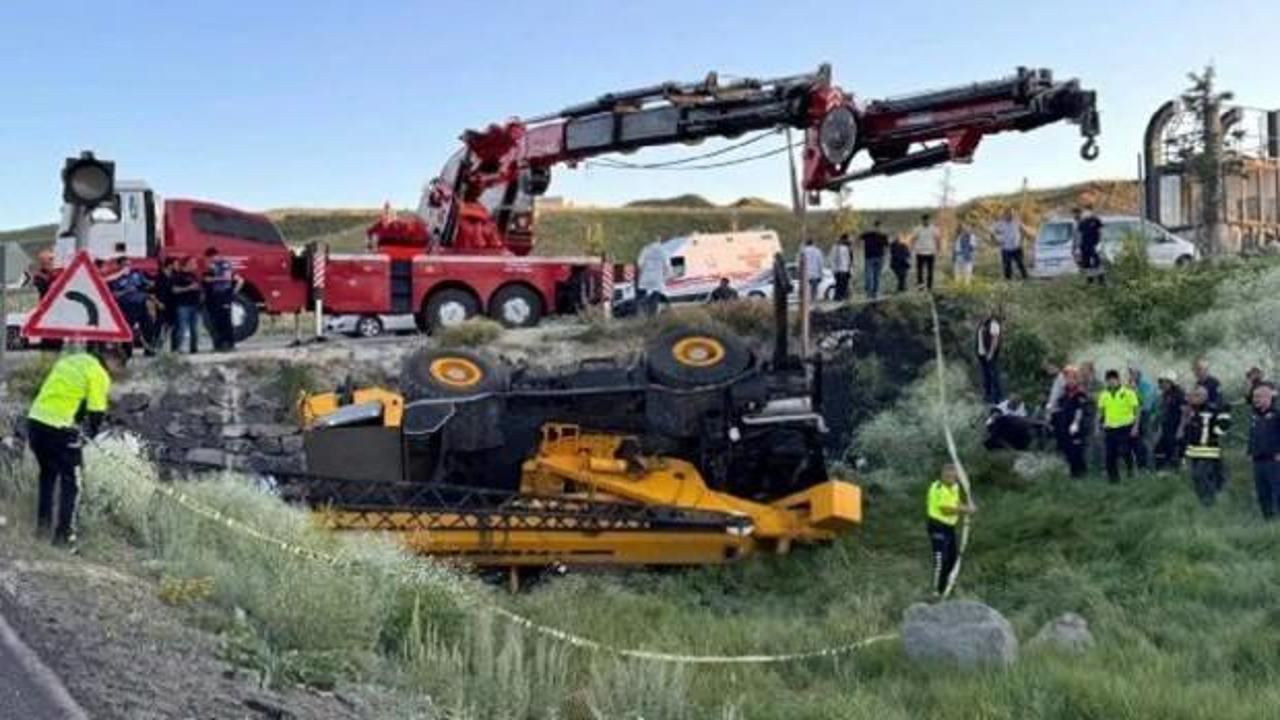 Devrilen vinçten atlayan operatör öldü