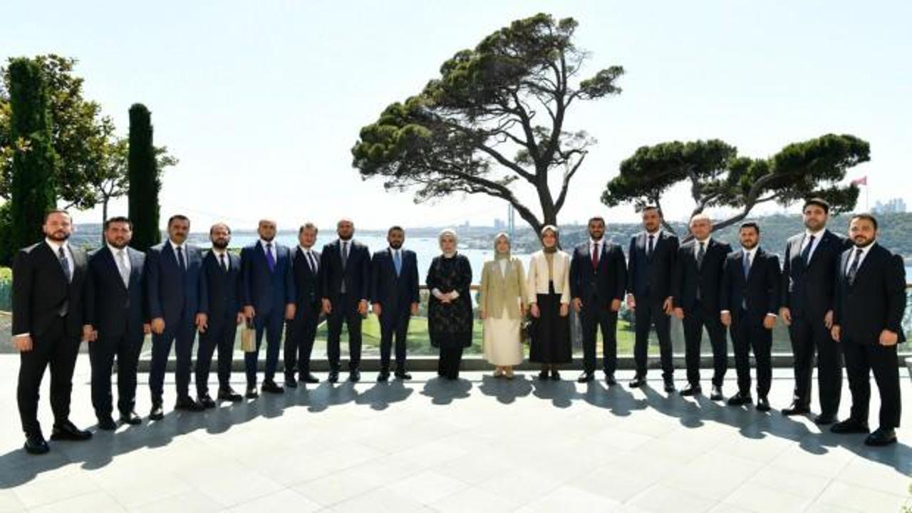 Emine Erdoğan, Türkiye Gençlik Vakfı Yönetim Kurulu ile bir araya geldi