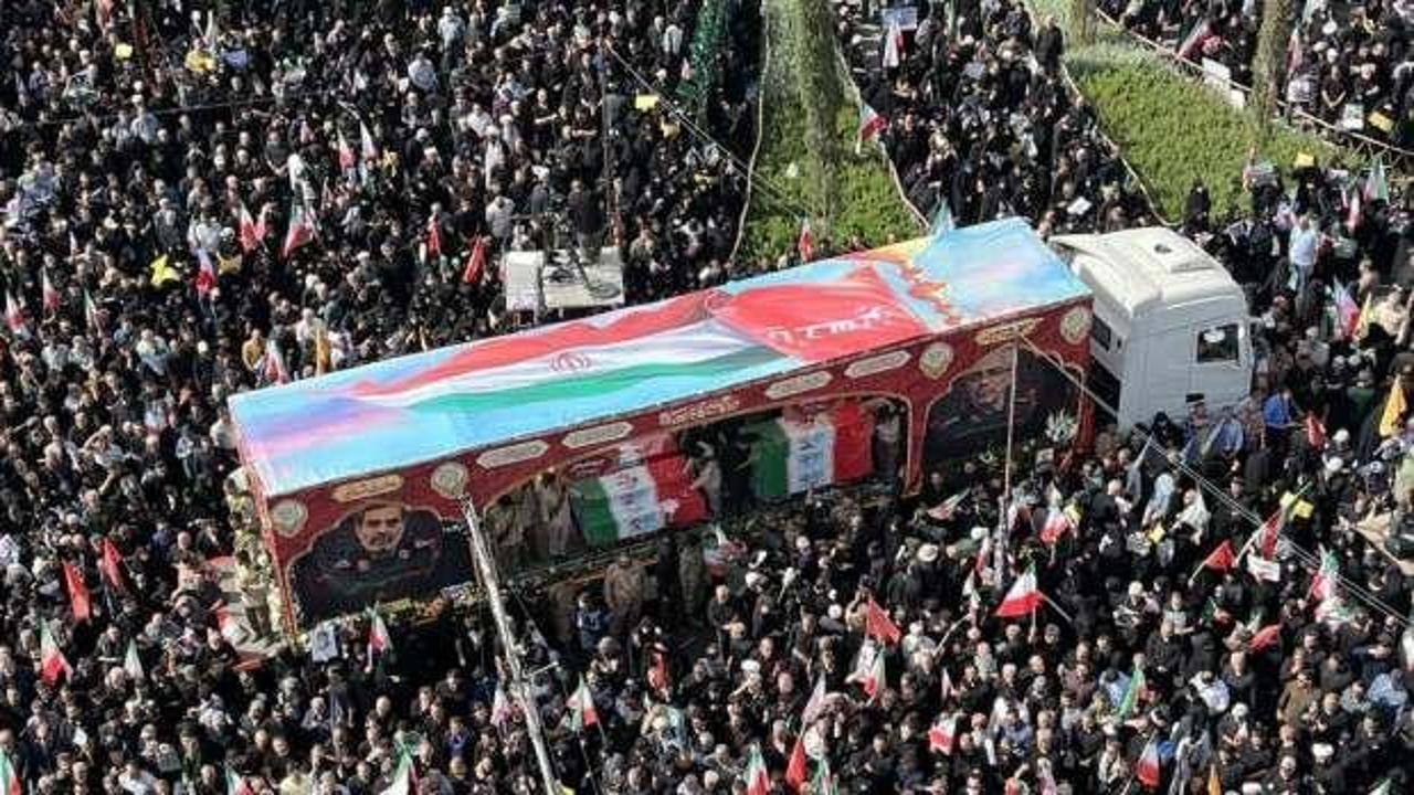 İran'da İsrail saldırısında ölenler için cenaze töreni