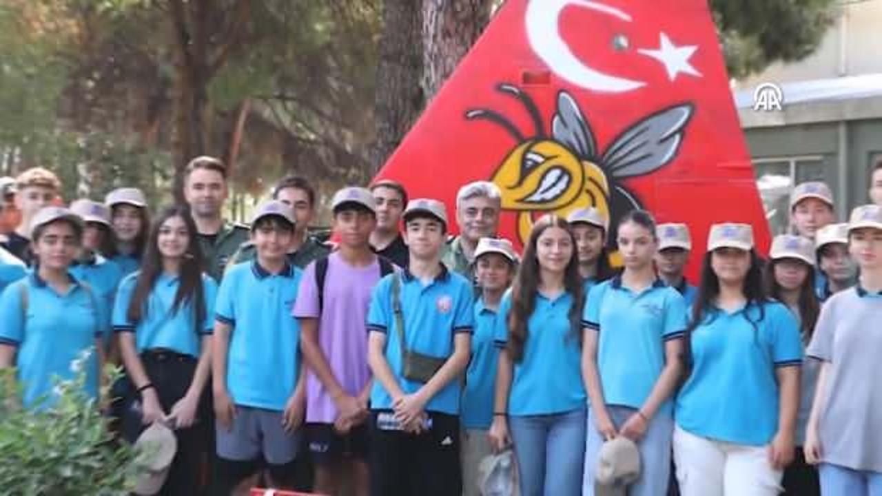 Öğrenciler Mehmetçikle bir gün için Jet Üssünde