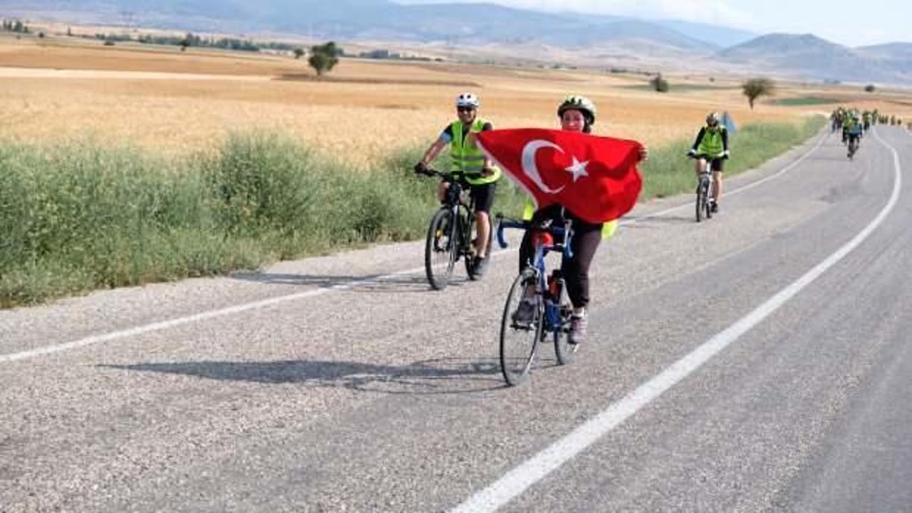 Bisiklet tutkunları Konya Büyükşehir'in oluşturduğu tarihi rotada pedal çevirdi