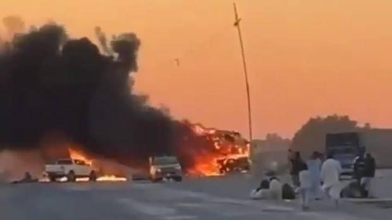 Pakistan'da bombalı saldırı! 13 asker öldü