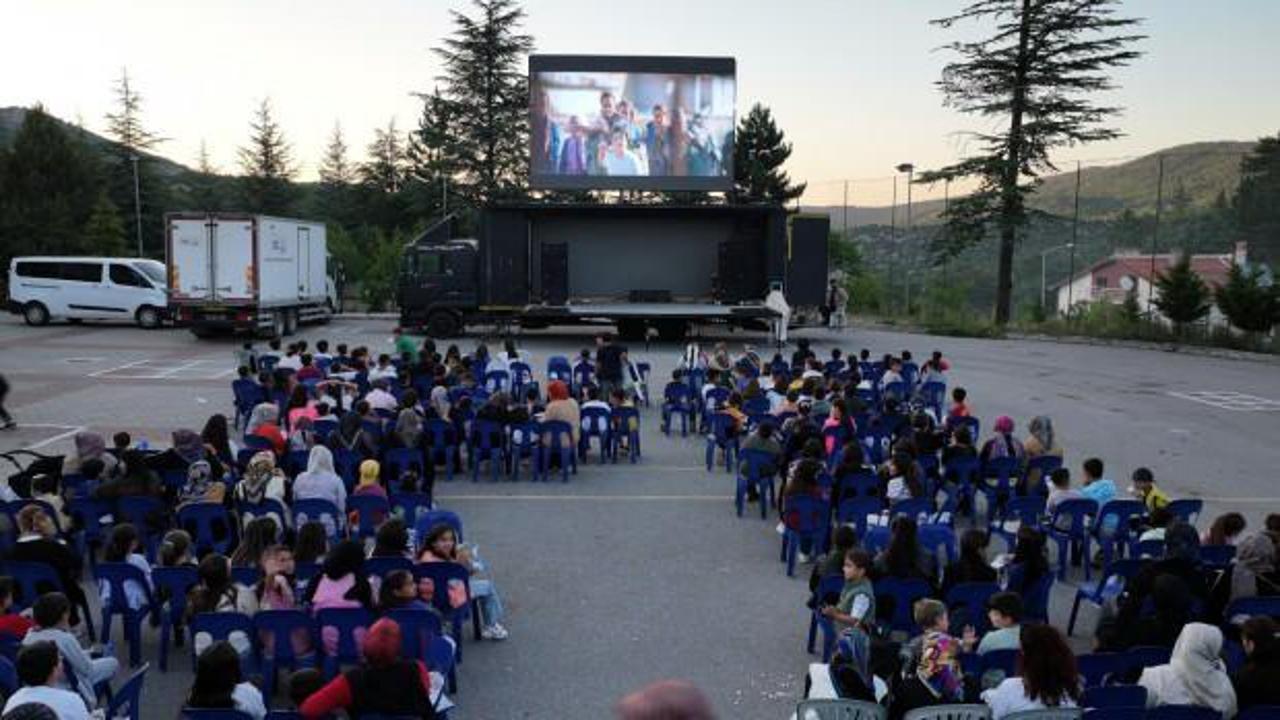 Konya Büyükşehir, 101 mahallede sinema günleri düzenliyor 