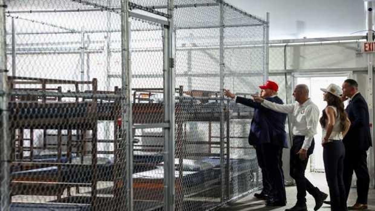 ABD'li Bakan'dan inanılmaz iddia: Sınır dışı edilen yamyam u&ccedil;akta kendisini yedi