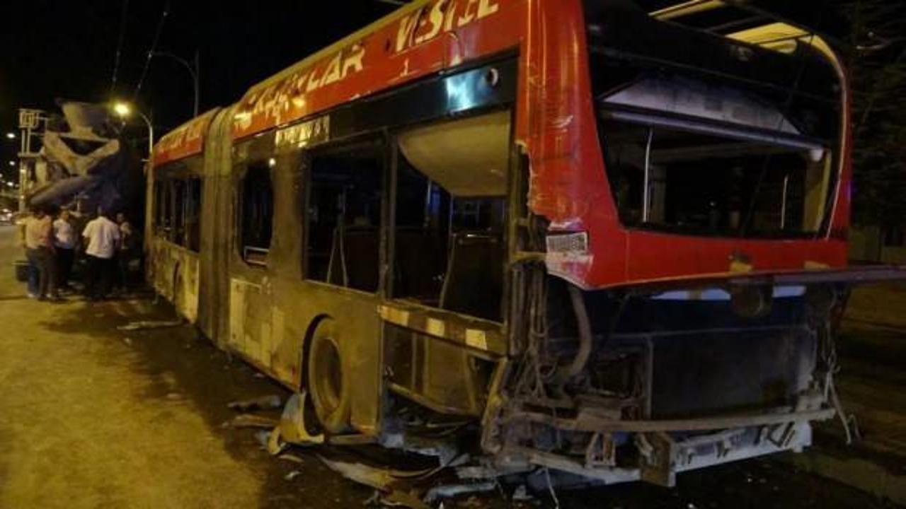 Beton mikseri ile tramb&uuml;s &ccedil;arpıştı: Yaralılar var