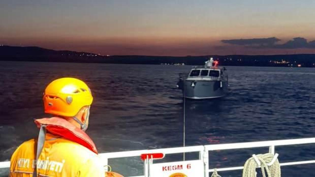 Çanakkale Boğazı'nda sürüklenen tekne kurtarıldı