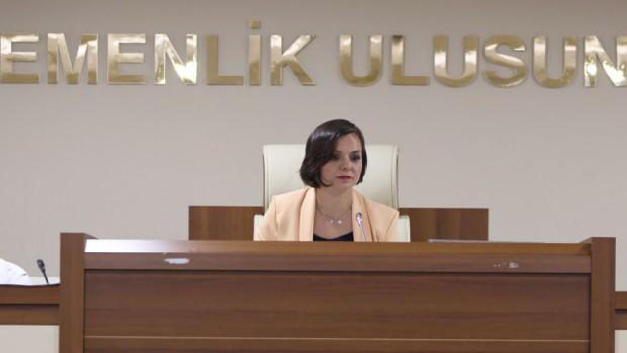 CHP İzmir'de büyük çözülme:Büyükşehirde yolsuzluk,ilçede protesto! CHP'li üyeler katılmadı