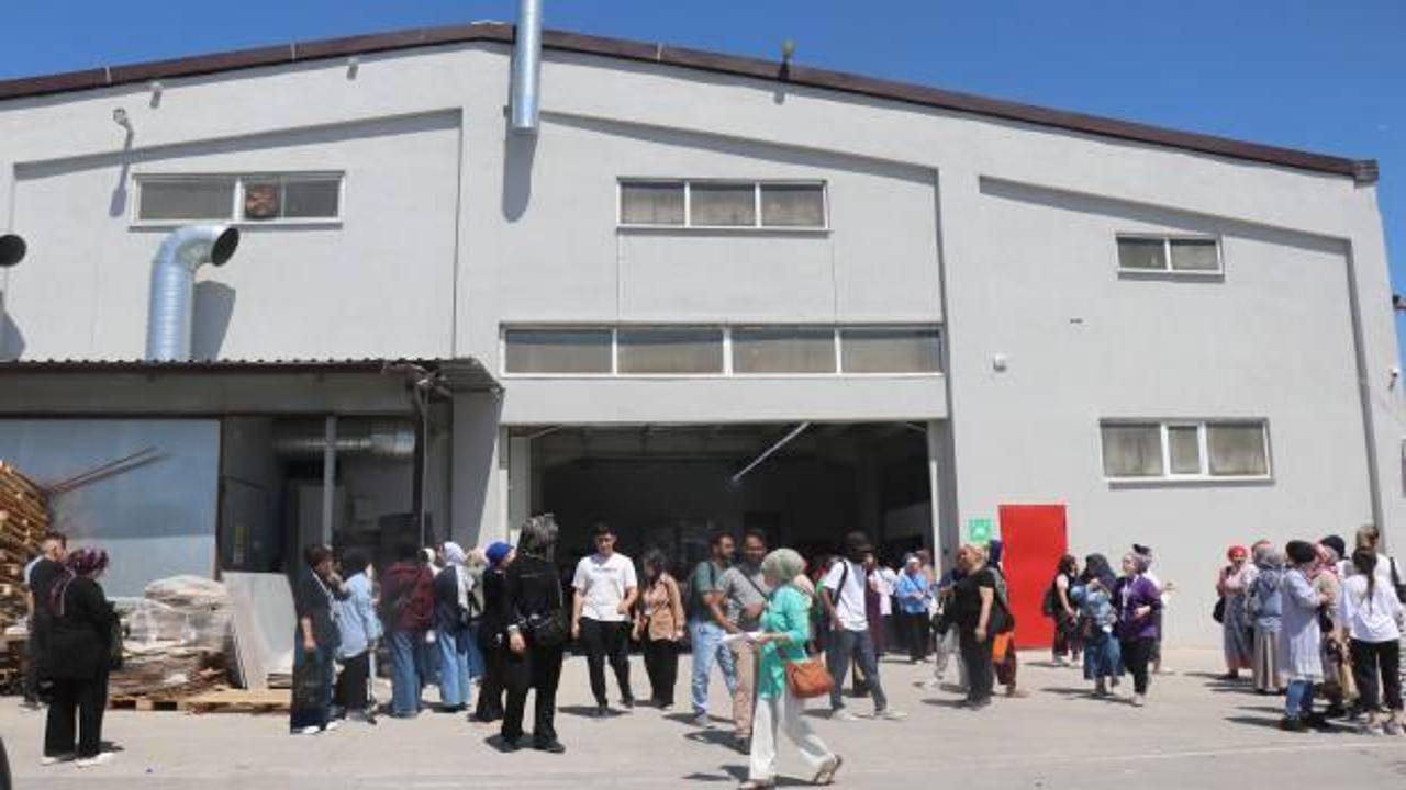 Depremden sonra fabrikada korku dolu anlar! Mesai saatinde tavan çöktü: 3 yaralı