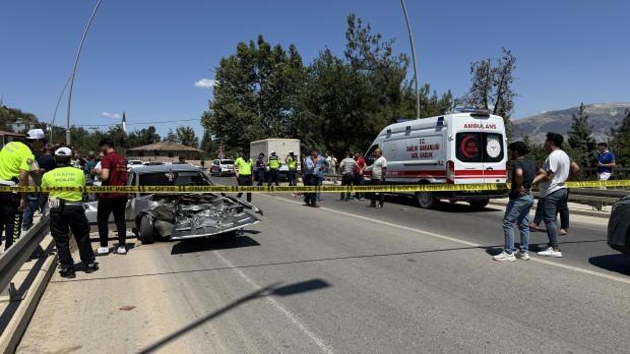 Kamyonetle otomobil çarpıştı: 15 yaşındaki çocuk öldü