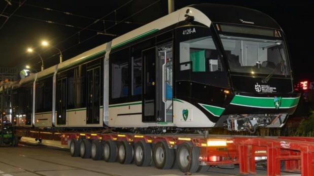 Kocaeli'de 8. tramvay da raylarla buluştu