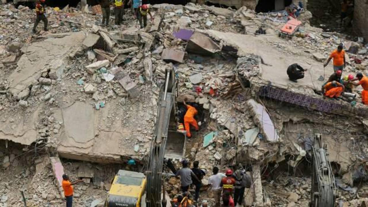 Pakistan'da 5 katlı bina &ccedil;&ouml;kt&uuml;: Can kaybı 27'ye &ccedil;ıktı