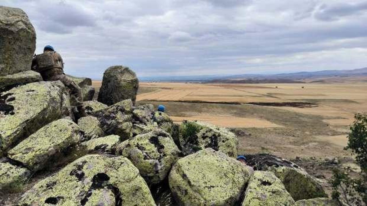 Komandolar pusu attı, asayiş timi tarlaları yakan şüpheliyi yakaladı 