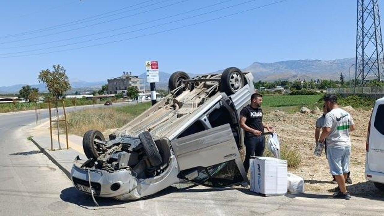 Takla atarak sürüklenen araçtan mucize kurtuluş! Feci kaza kamerada