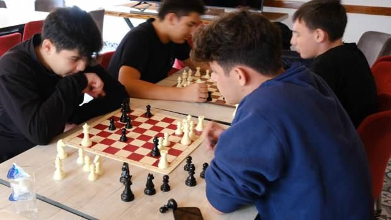 TDV’nin ‘5x2 Yaz Okulu’ ve ‘Genç Akademi Yaz Okulu’ başlıyor