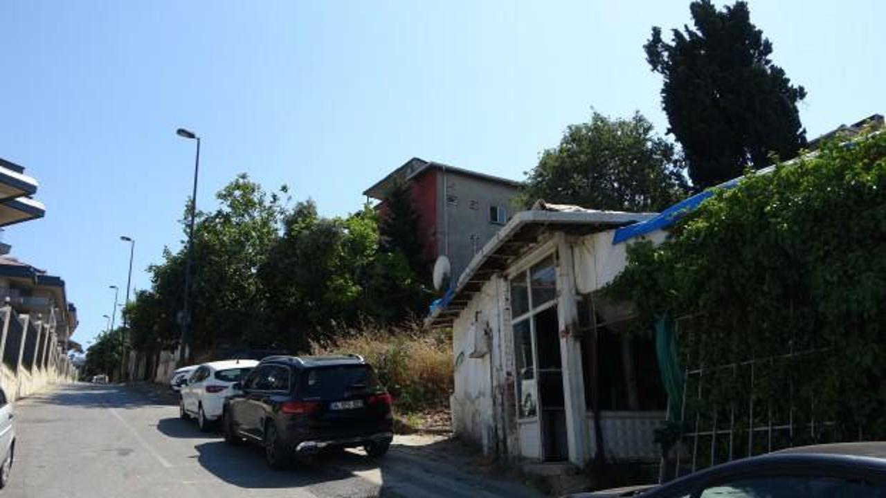 &Uuml;sk&uuml;dar'da mahalleliden belediyeye tepki: Sorunlar &ccedil;&ouml;z&uuml;lm&uuml;yor