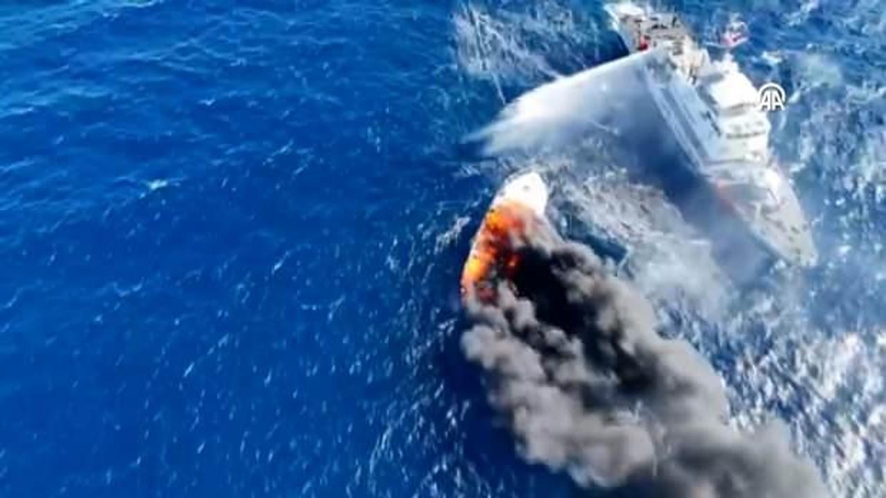 Çeşme'de motoryat alev alev yandı, kullanılamaz hale geldi