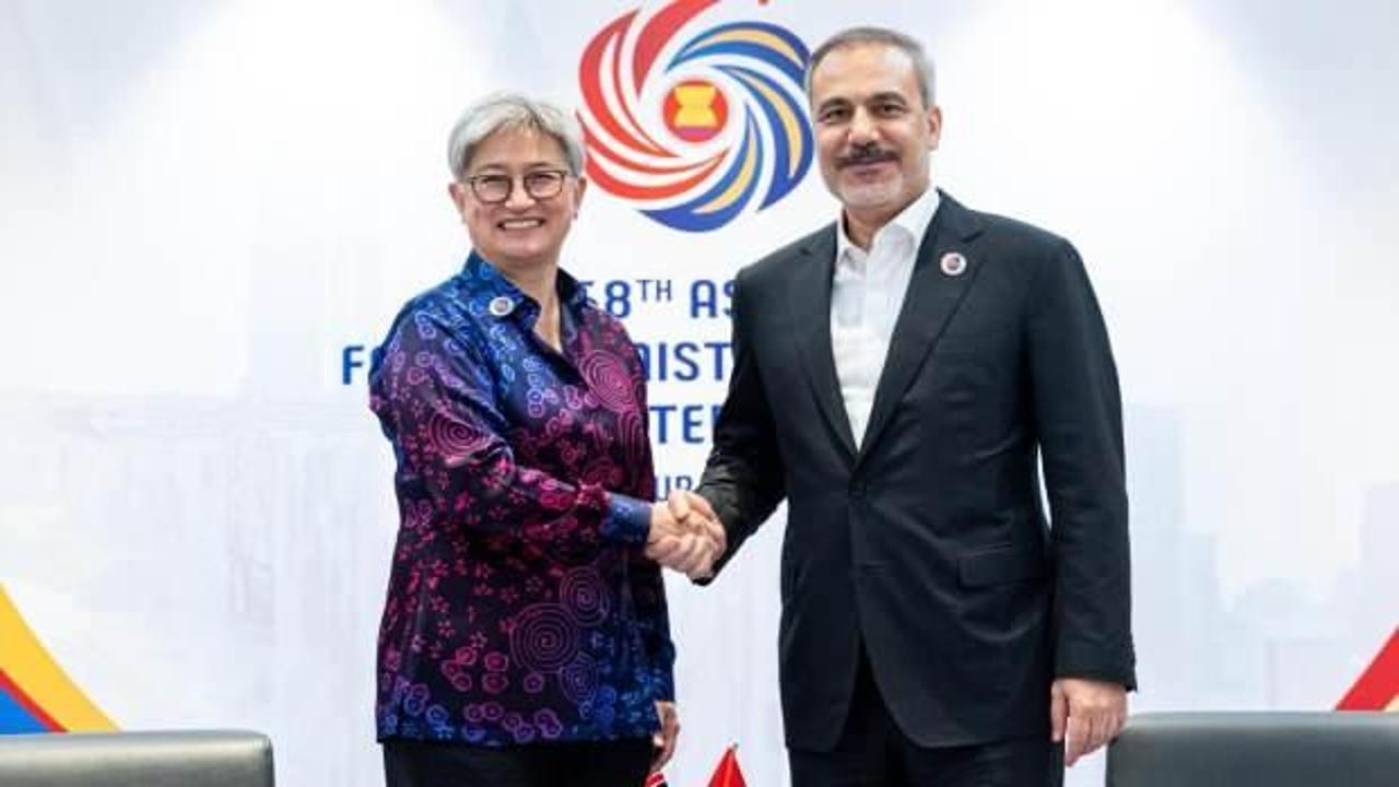 Dışişleri Bakanı Fidan, Avustralyalı mevkidaşı Wong ile Malezya'da görüştü