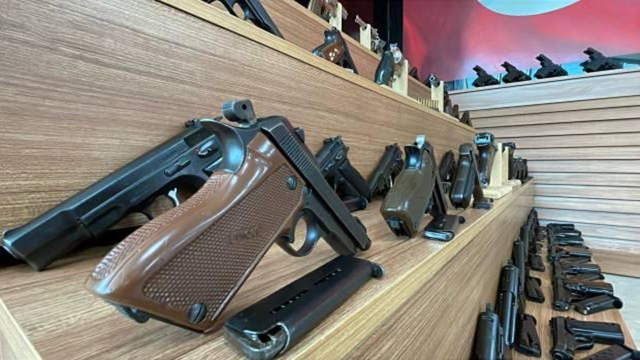 Durdurulan otomobilden &ccedil;ıktı! Tam 65 adet!