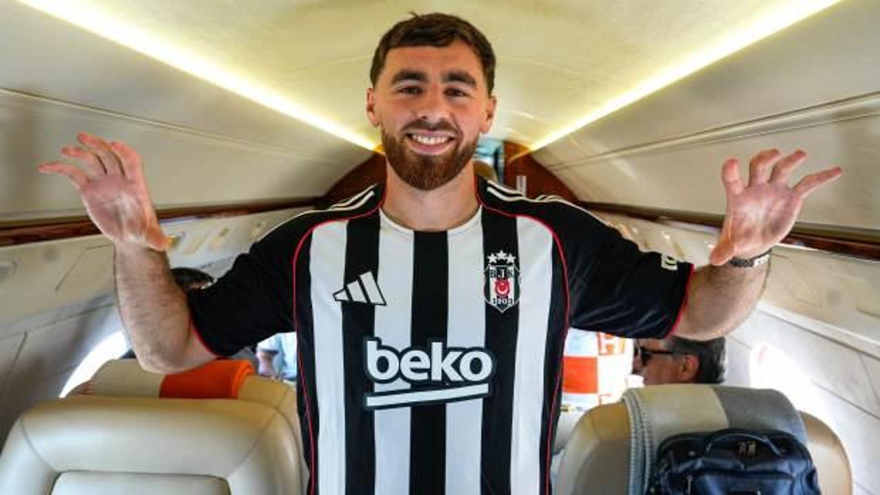 Formayı giydi taraftarı coşturdu! Orkun K&ouml;k&ccedil;&uuml;, İstanbul'a geliyor! Anlamlı saatte imza...