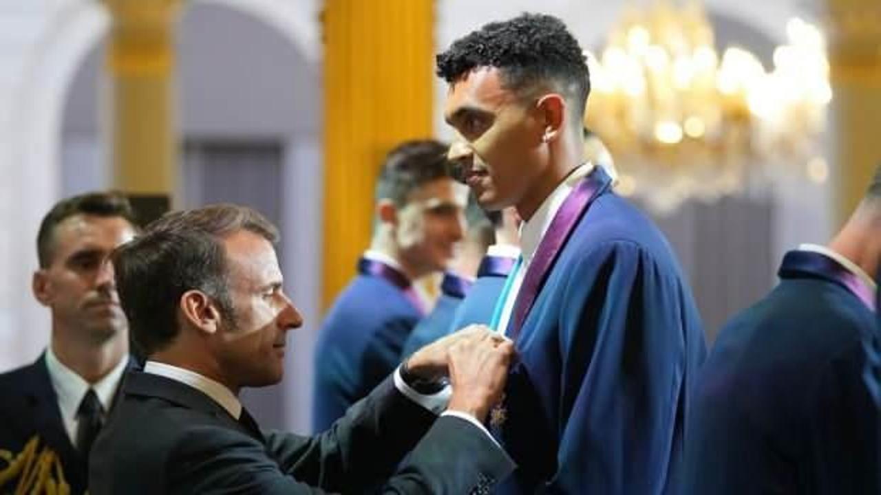 Fransa Cumhurbaşkanı Macron'dan Fenerbahçeli sporculara ödül! 'Şeref Lejyonu Şövalyesi...!
