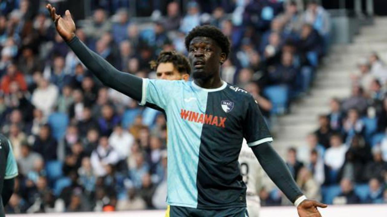 Fransız basını Süper Lig devinin istediği stoperi açıkladı!