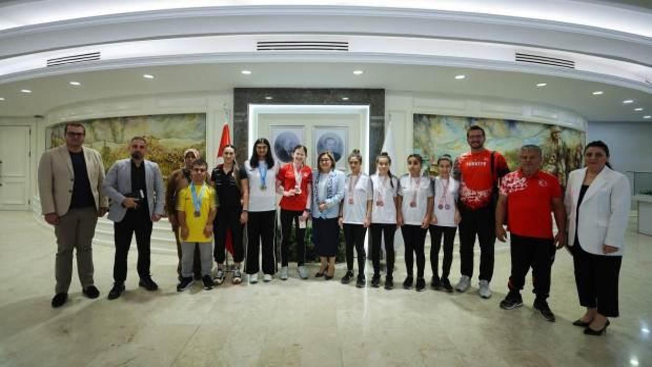 Gaziantep'in başarılı sporcuları Başkan Fatma Şahin'le buluştu