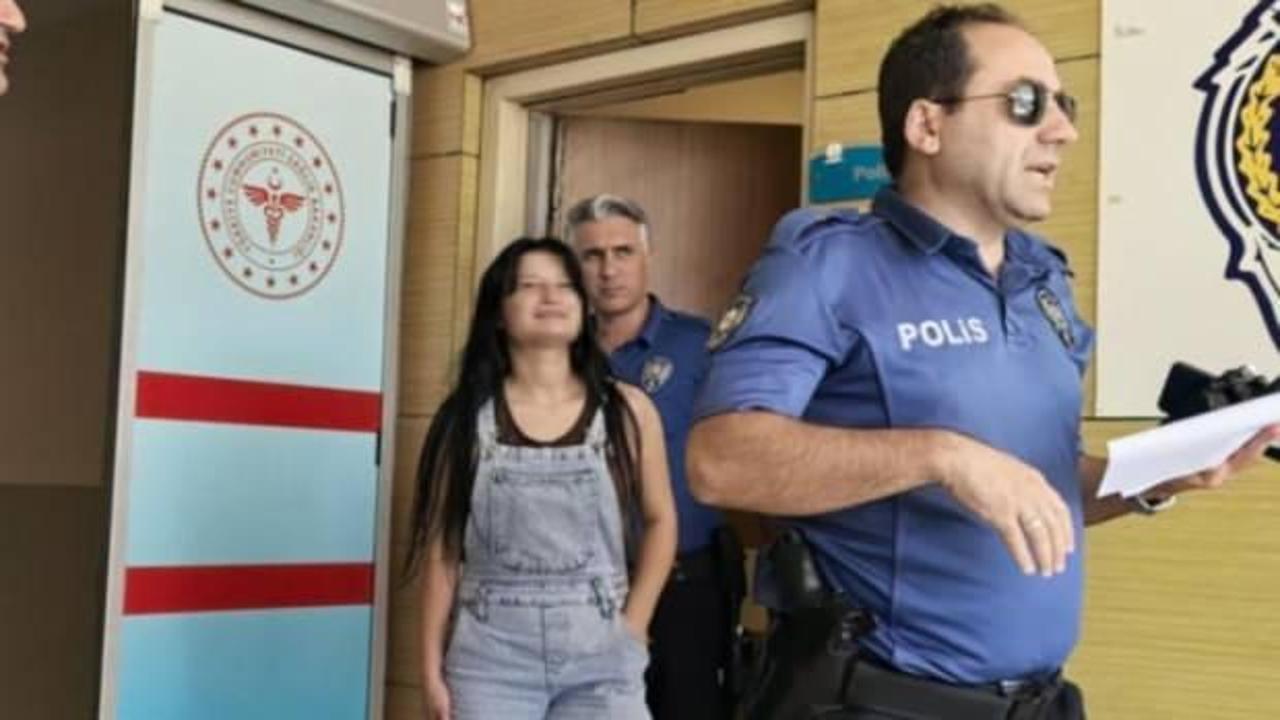 Genç kızlardan bıçaklı kavga!