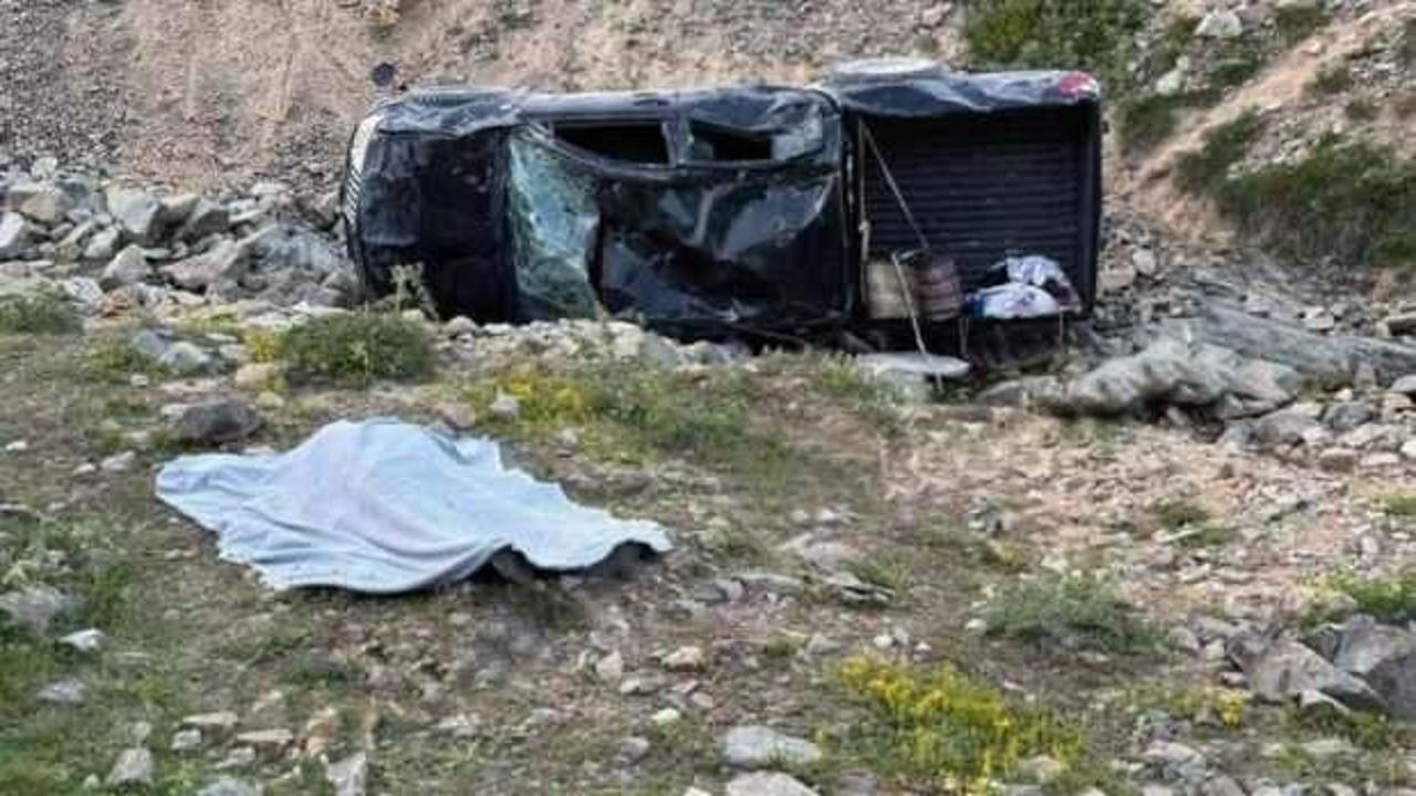 Kamyonet şarampole devrildi: 1 ölü, 5 yaralı