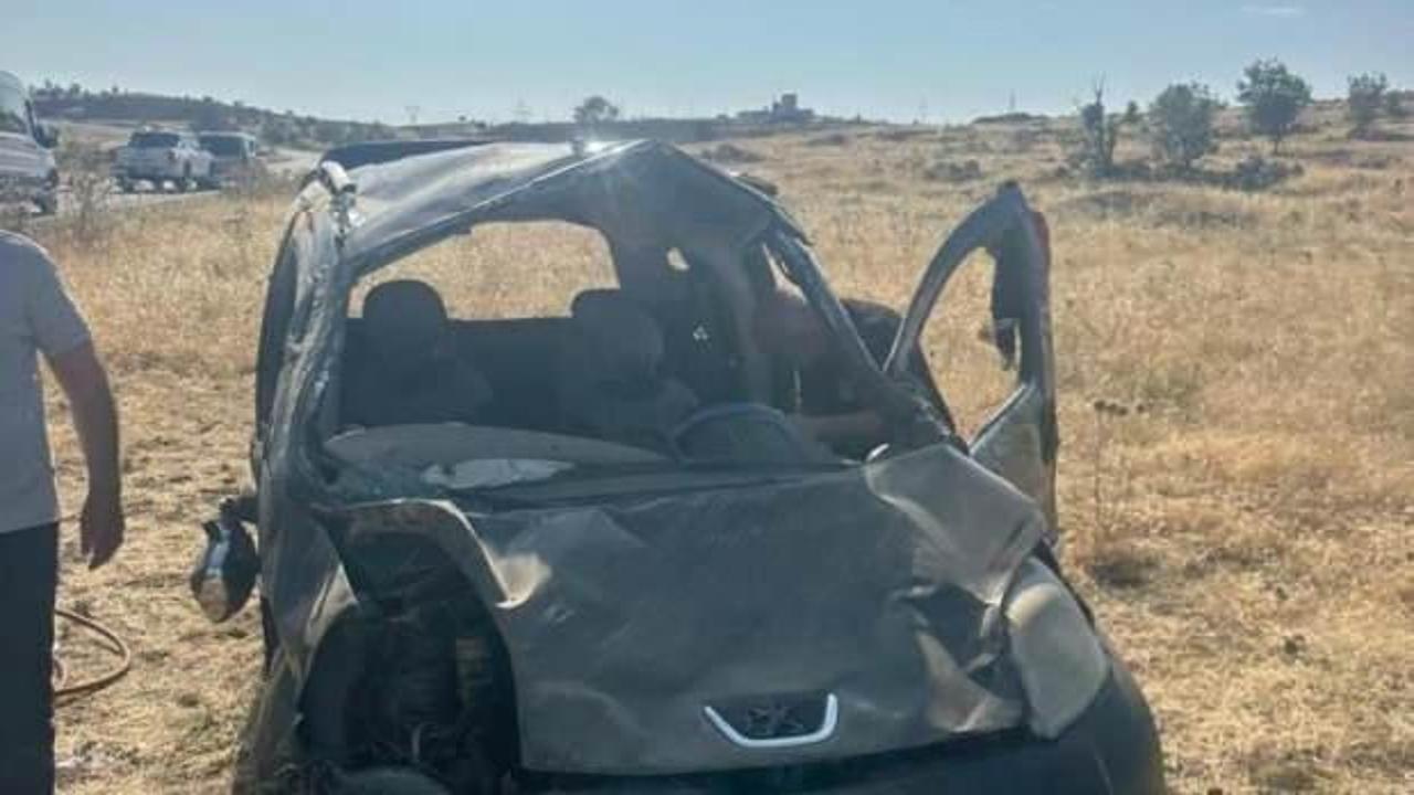 Mardin’de hafif ticari araç takla attı: 4 yaralı