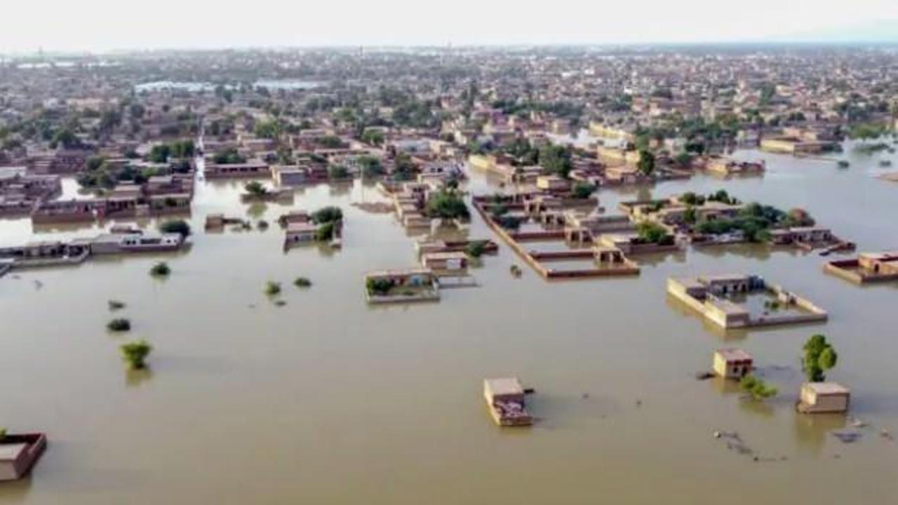 Pakistan ve Hindistan'da benzer felaket! 141 kişi &ouml;ld&uuml;