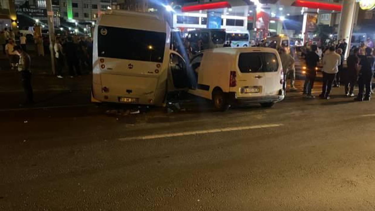 Rize’de yolcu otobüsüyle hafif ticari araç çarpıştı: 10 yaralı