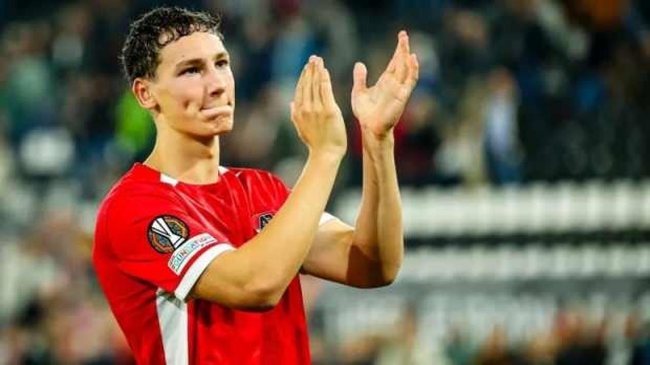 Şampiyon takım efsane futbolcusunun oğlunu kadrosuna kattı!