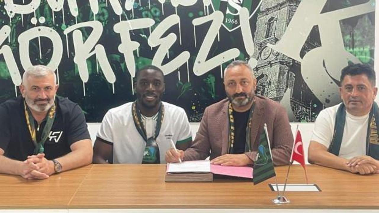 Süper Lig ekibi Şampiyonlar Ligi'nin stoperini renklerine bağladı