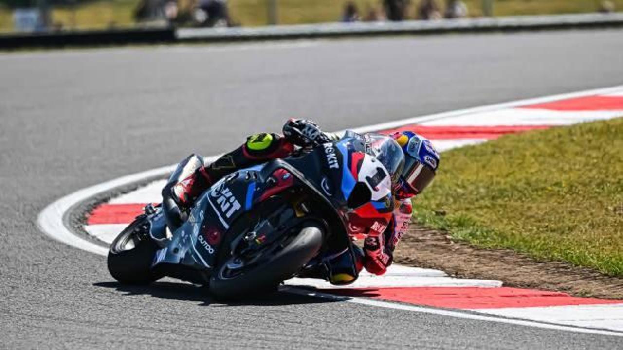 Toprak Razgatlıoğlu İngiltere'de tarih yazdı: Genel klasmanda lider