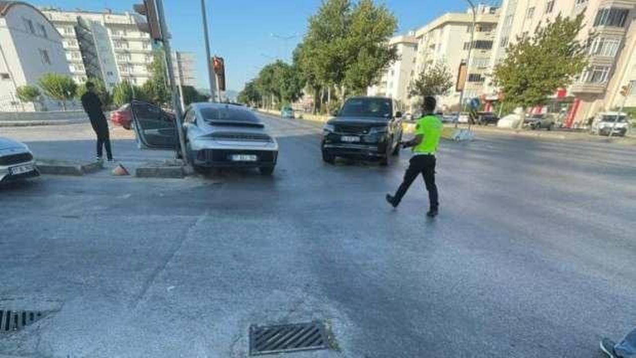 CHP İstanbul Milletvekili İlgezdi trafik kazası geçirdi